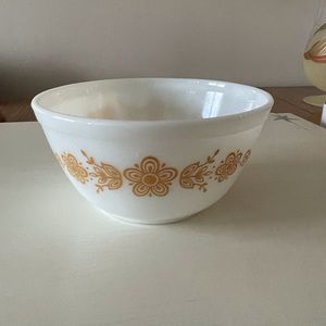 1970s Pyrex Butterfly Gold Mixing Bowl